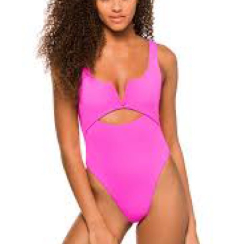 SUMMERFUL
Waikiki One Piece Swimsuit